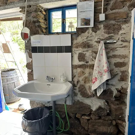 Panzió Romantic With En Bathroom For Private Use